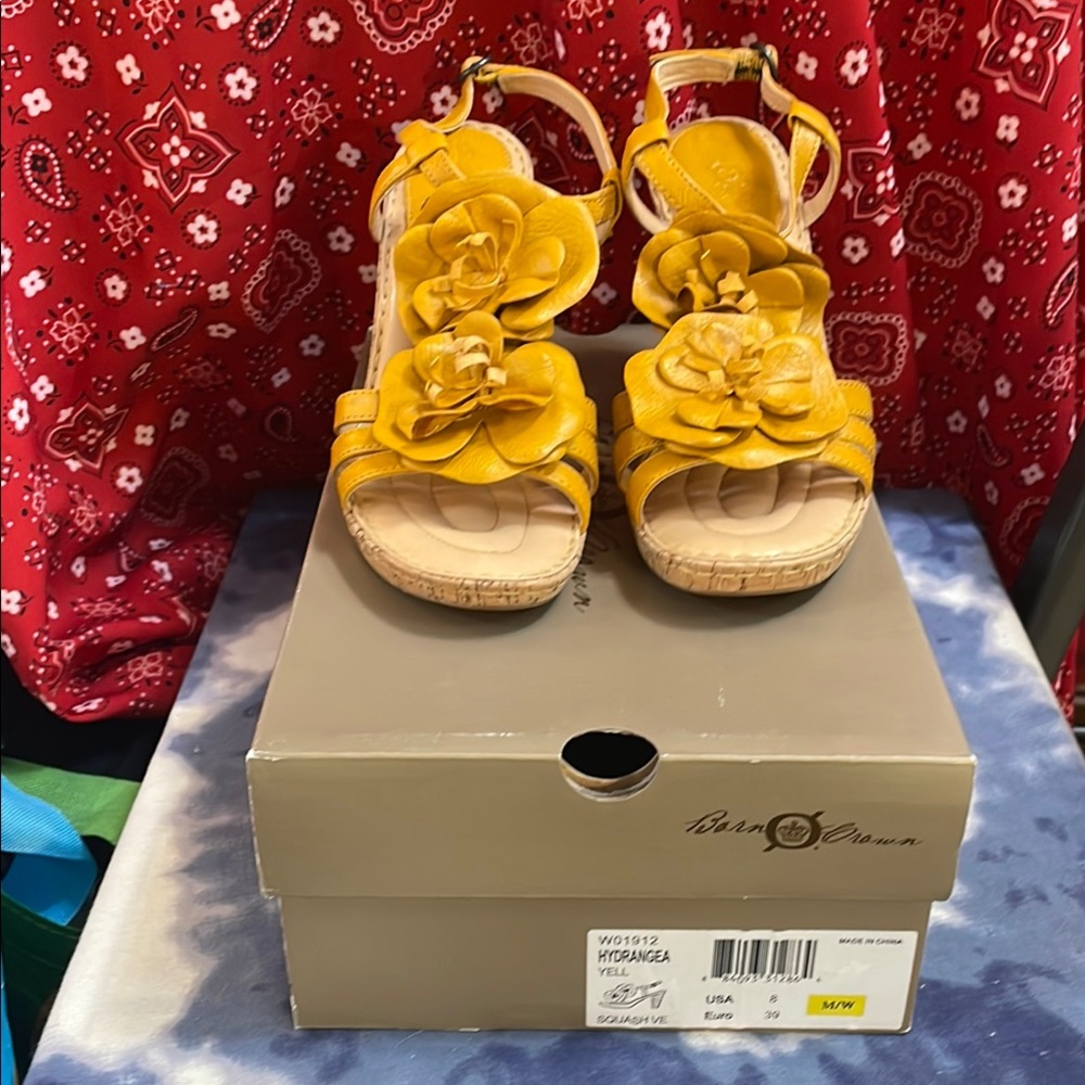 Born Crown hydrangea squash sandals vintage